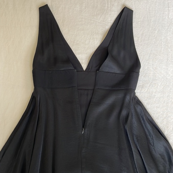 Moulinette Soeurs Whitney Satin V-Neck Asymmetric Black Dress FINAL PRICE - Picture 5 of 7